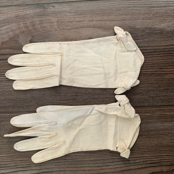 Glows - Picture 1 of 6